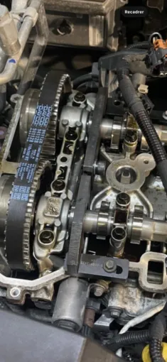 Vu de la courroie de distribution moteur 1.2 puretech
