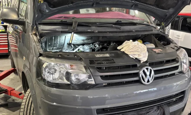 Vue face avant d’un Volkswagen transporteur 5