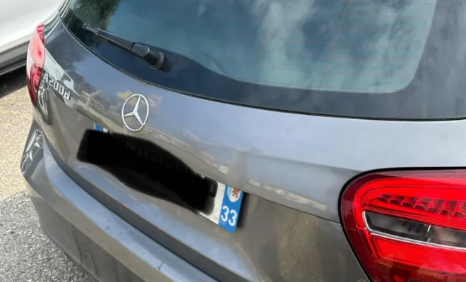 Vue après debosselage sans peinture hayon Mercedes A200